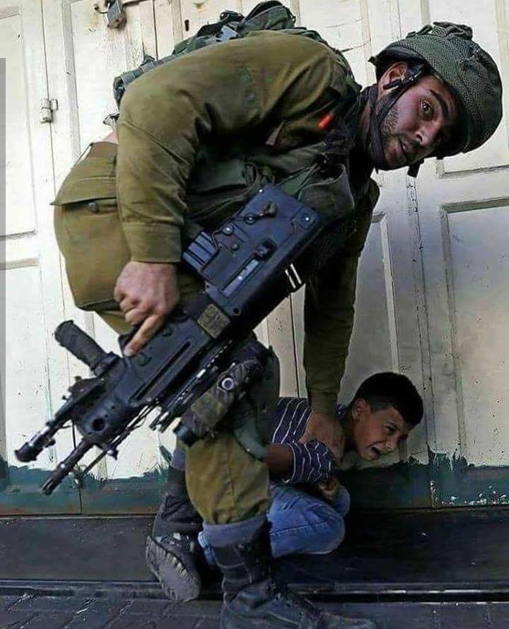 Palesienien-child-detained.jpg